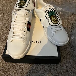 Gucci White Sneakers with Pineapple Embellishment: detachable pineapple “38”